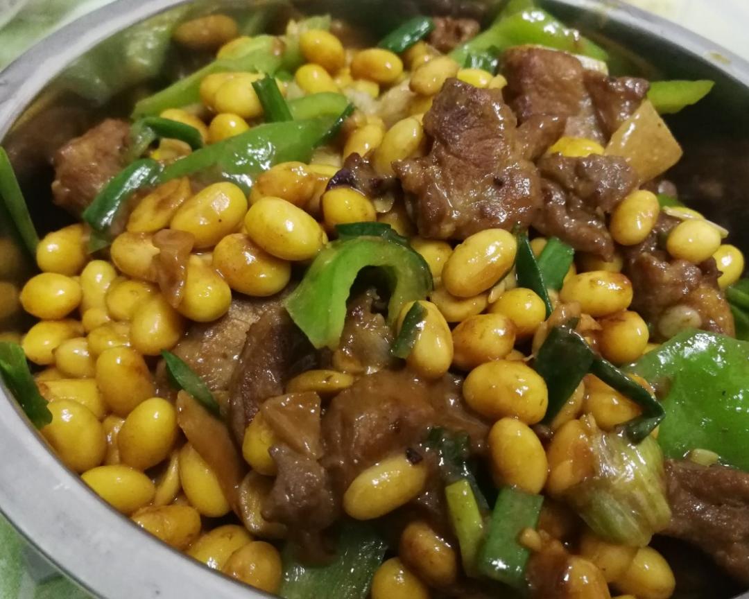 黄豆焖排骨的做法