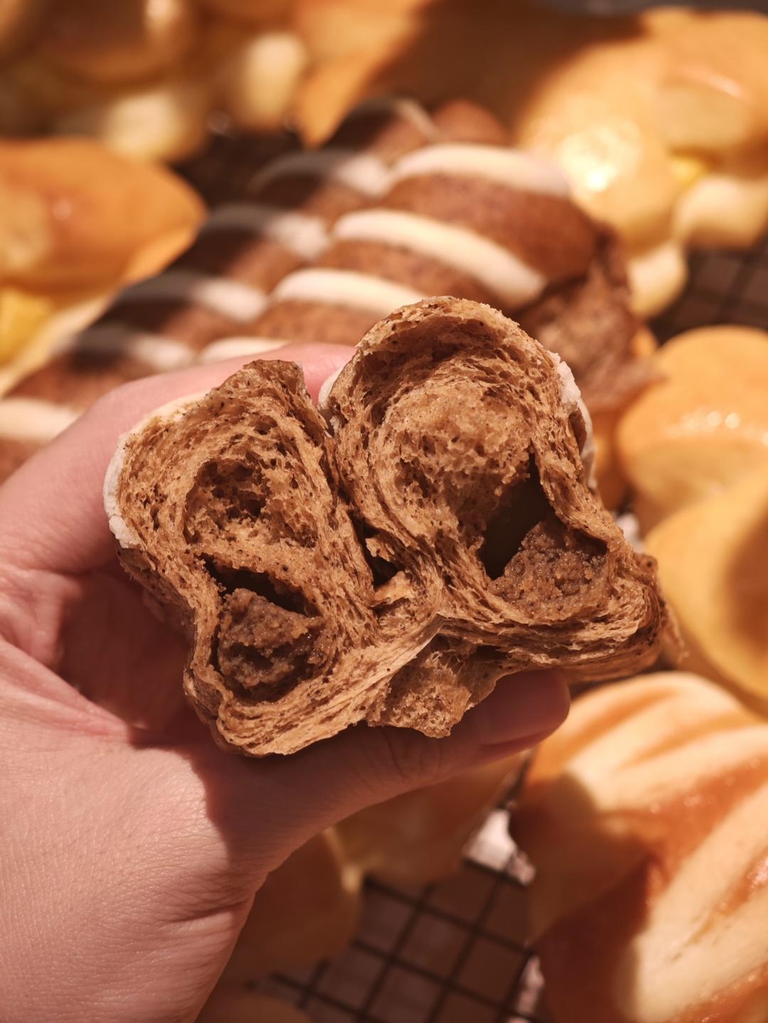 【咖啡奶酥排包】｜香炸整条街的面包