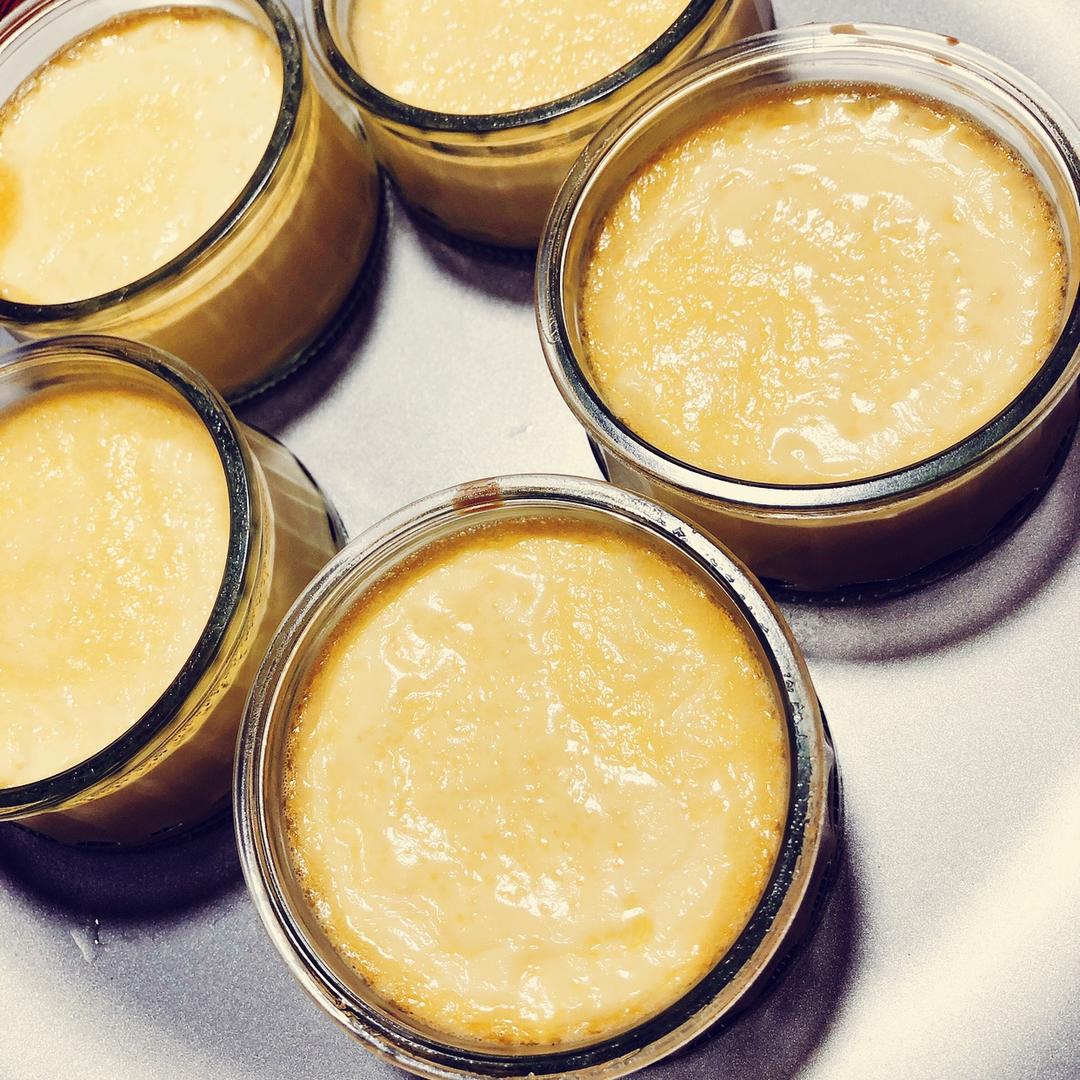 Crèmebrulée。法式烤布雷。焦糖布丁。