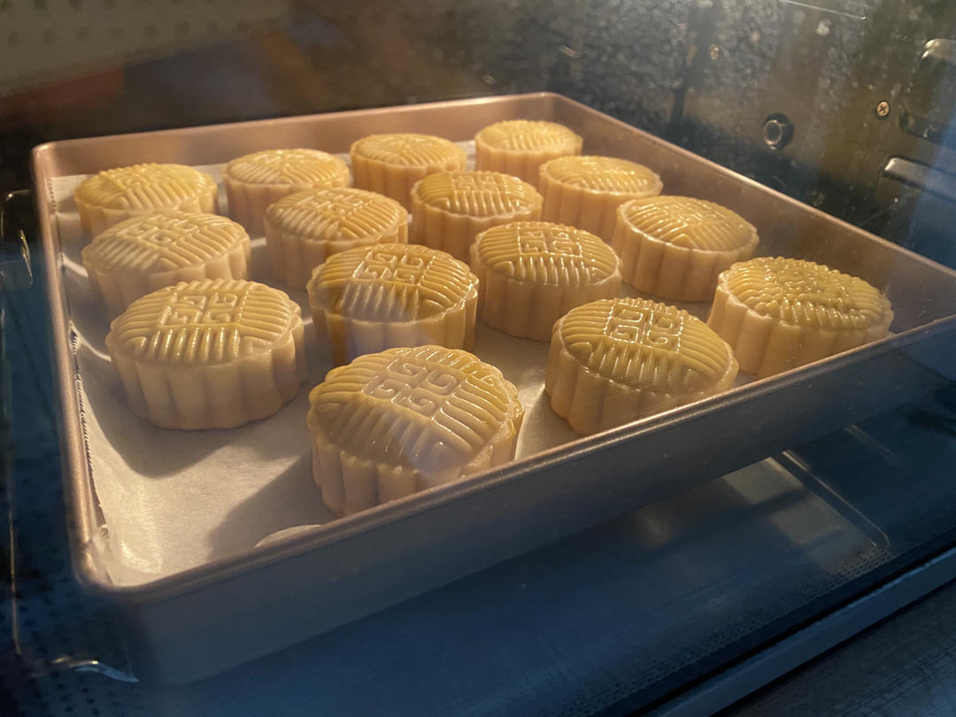 广式月饼——蛋黄莲蓉月饼