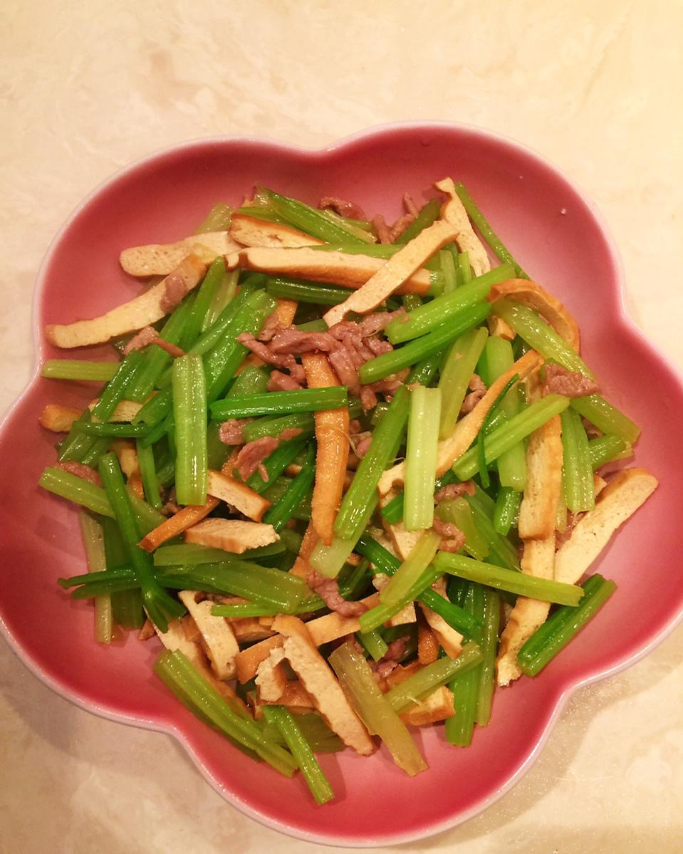 芹菜豆腐干炒肉丝