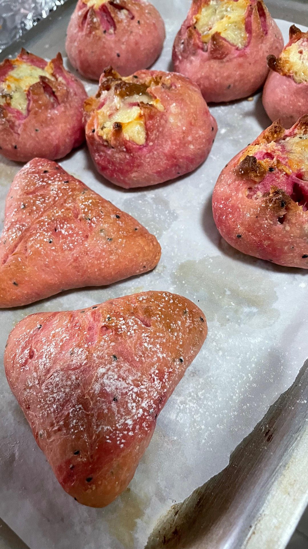 火龙果软欧包，粉嘟嘟～