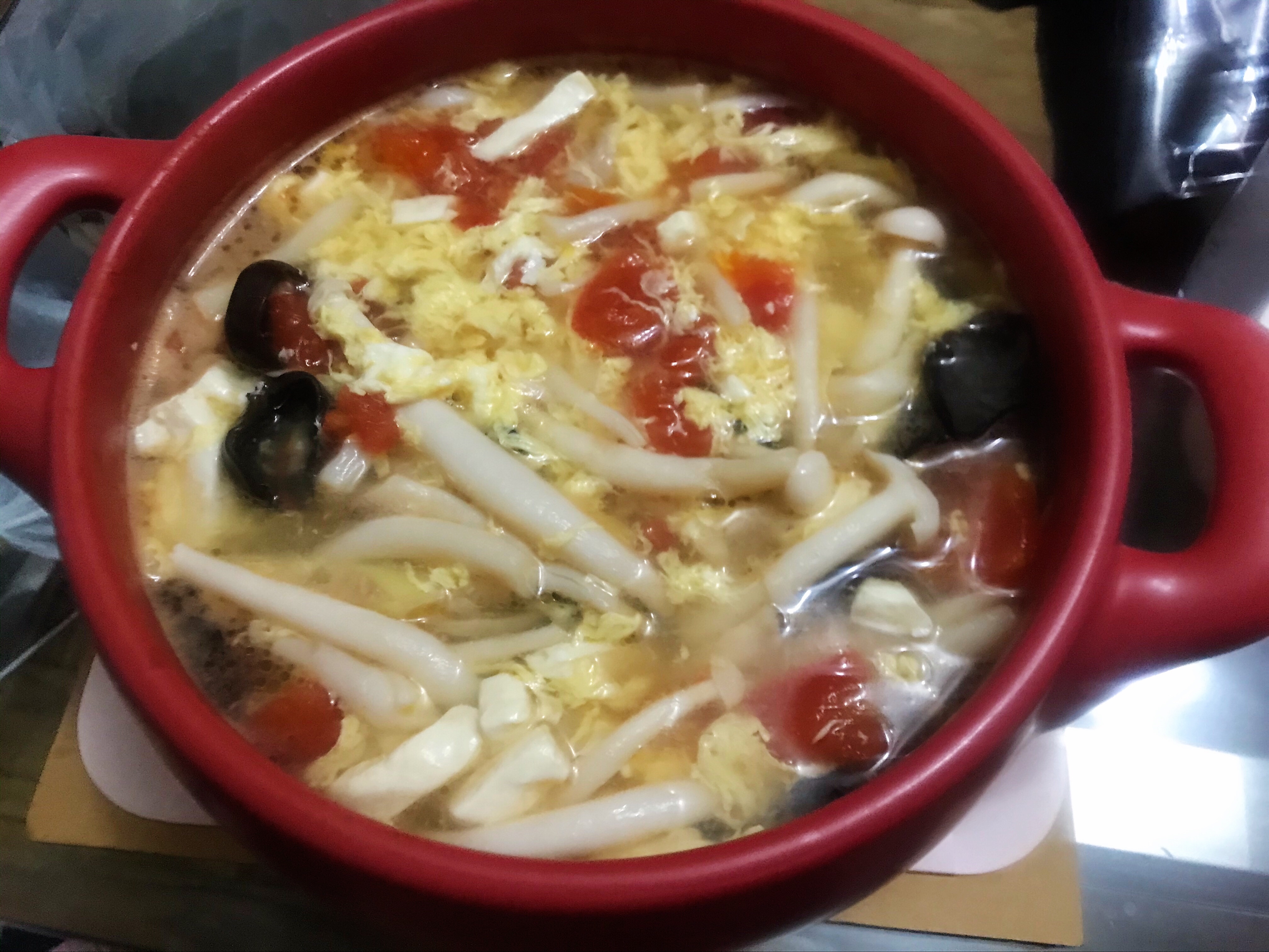 海鲜菇番茄豆腐魔芋汤