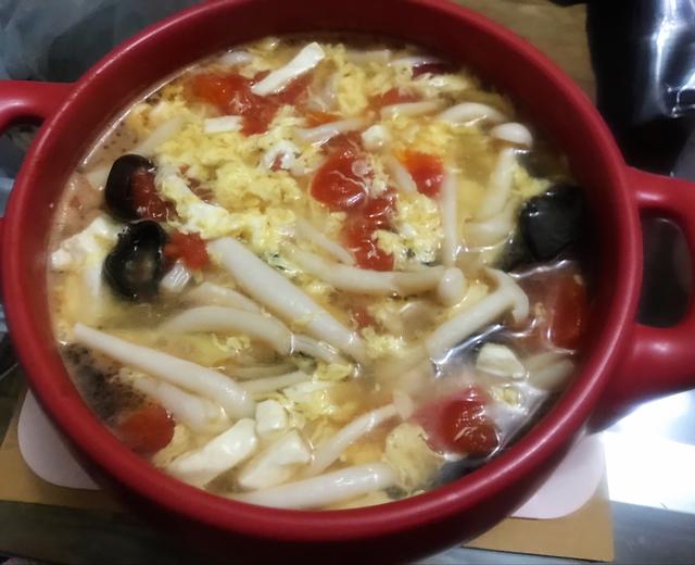 海鲜菇番茄豆腐魔芋汤