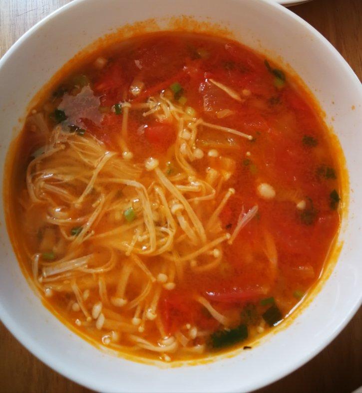 西红柿金针菇汤