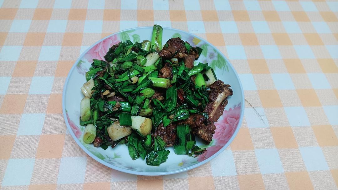 腊肉炒蒜苗