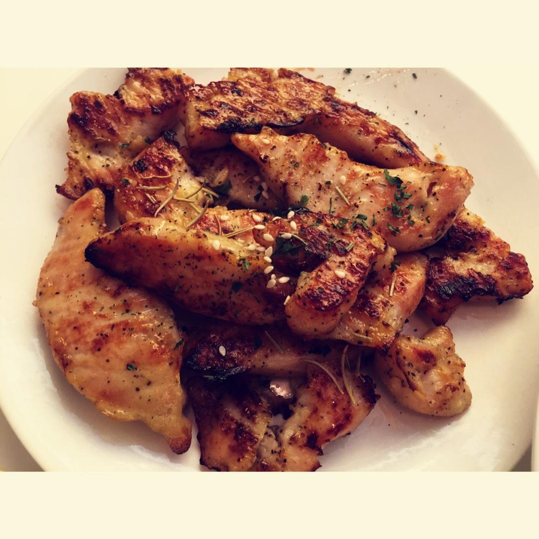 酷炫屌炸天好吃的煎鸡胸肉（香蒜蜂蜜煎鸡胸肉）