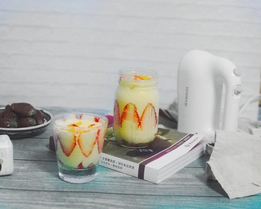 "杯壁"的草莓芒果慕斯