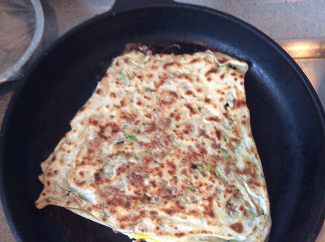 可能是最好吃系列--鸡蛋葱油饼