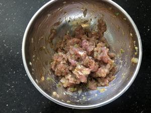 香辣可口的青椒酿肉的做法 步骤4
