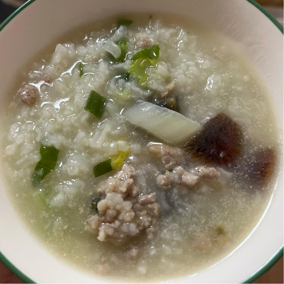 皮蛋瘦肉青菜粥