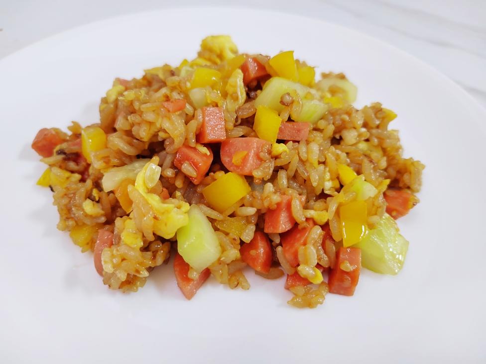 超级好吃的酱油火腿蛋炒饭！