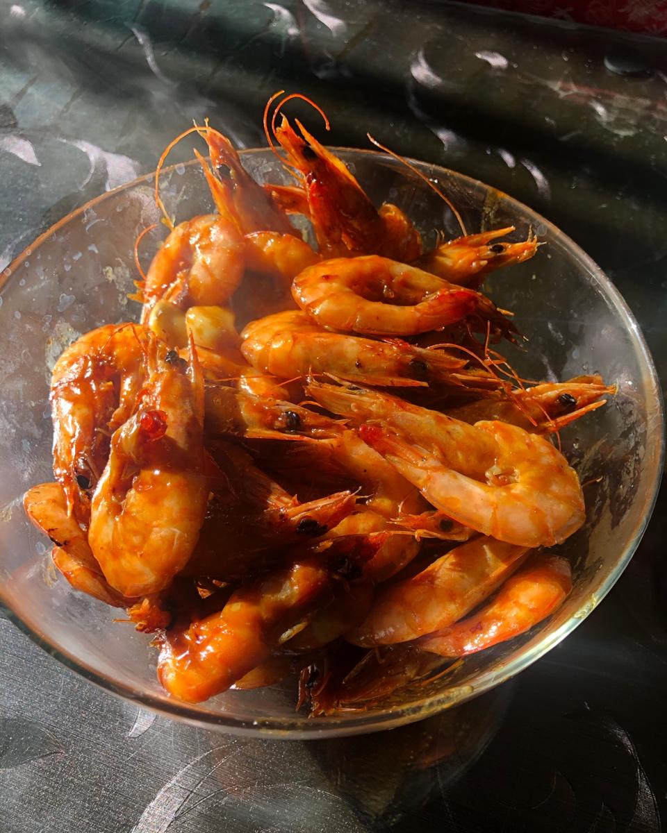 吃完还会继续舔手指的    快手油闷大虾