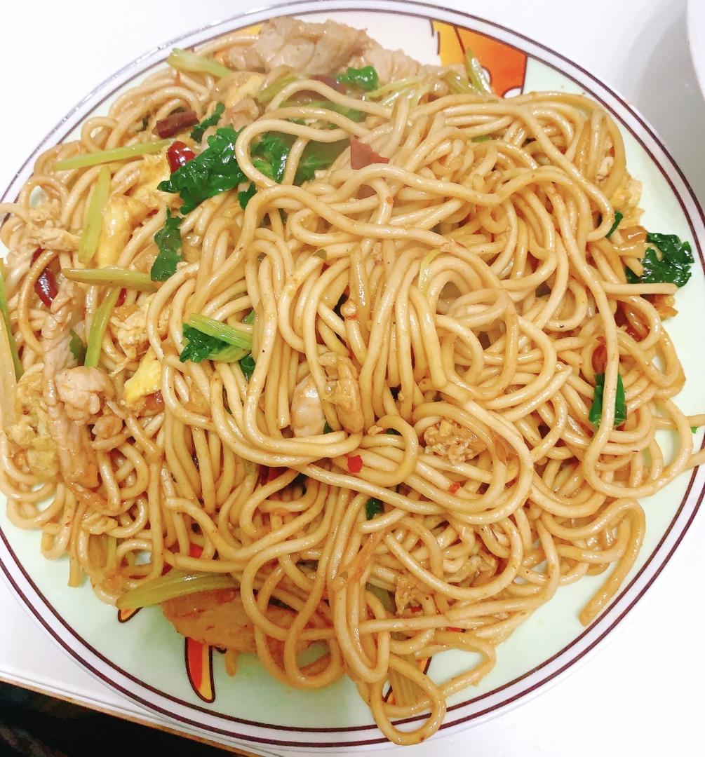 【好吃到停不下来的鸡蛋肉丝炒面图片】零-落落_下厨房