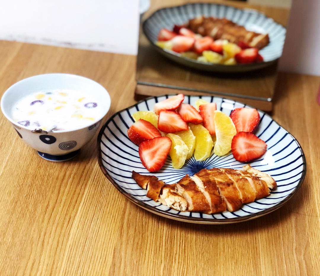 餐桌边的早餐