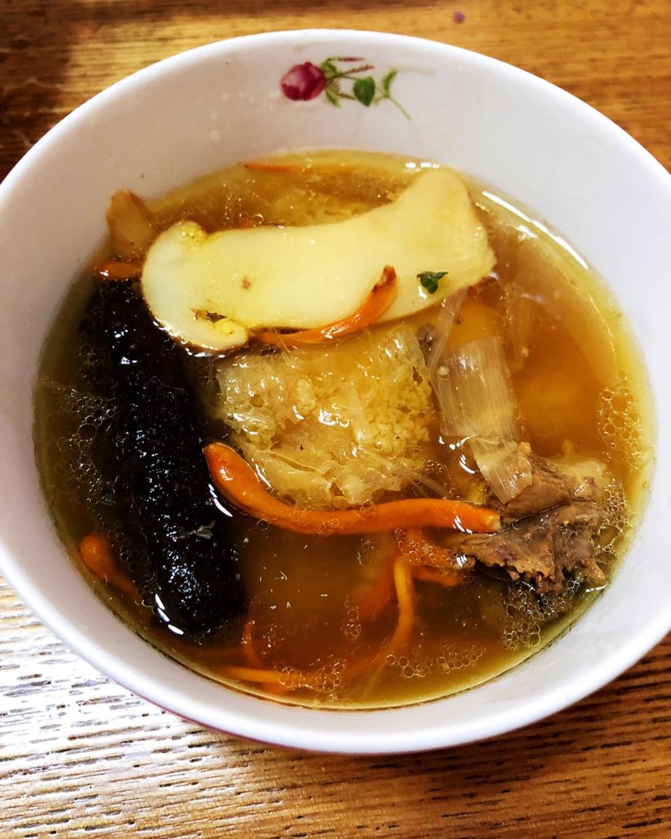 姬松茸竹荪菌菇鸡汤