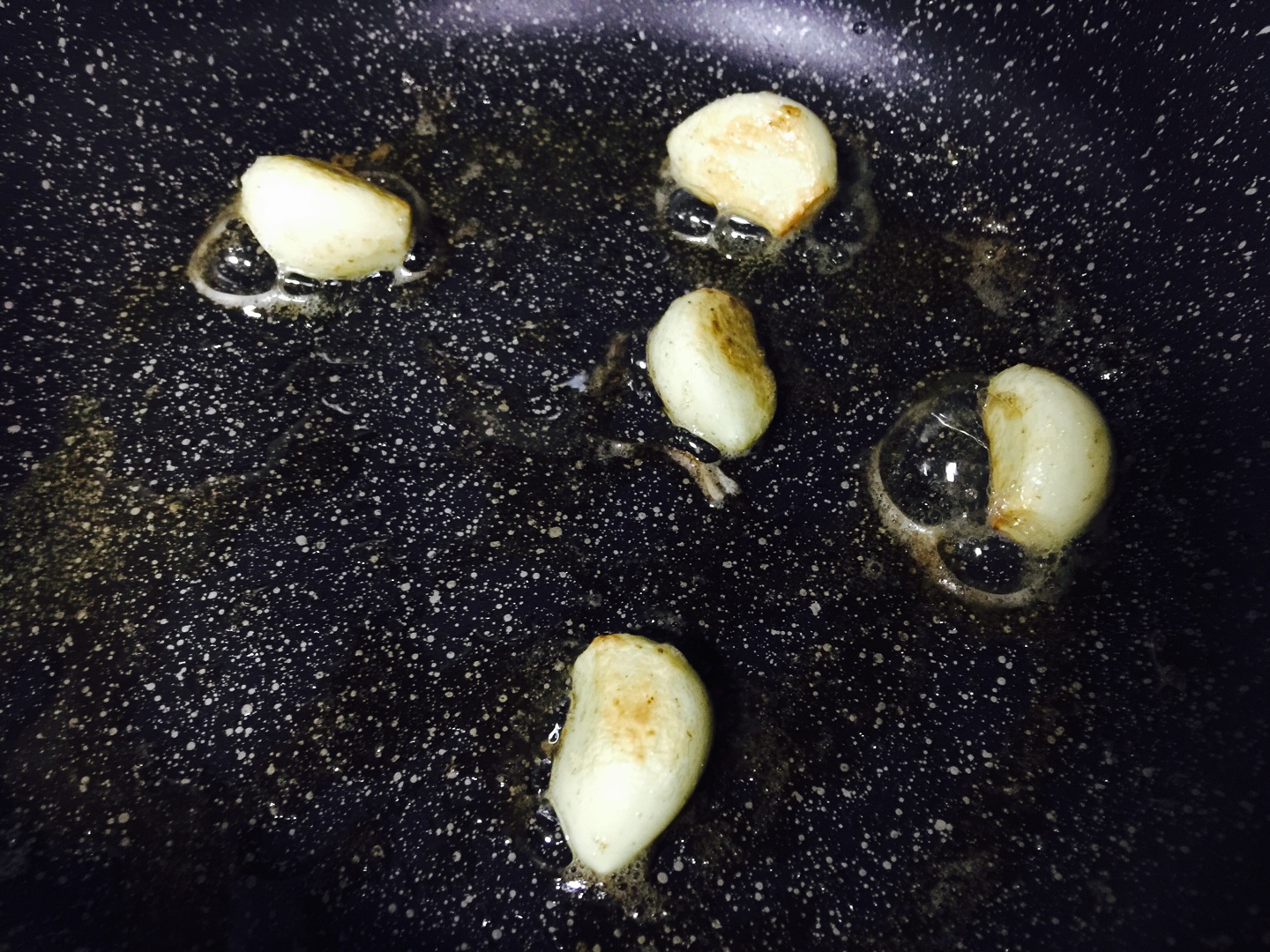 黑椒蒜粒牛排的做法 步骤3