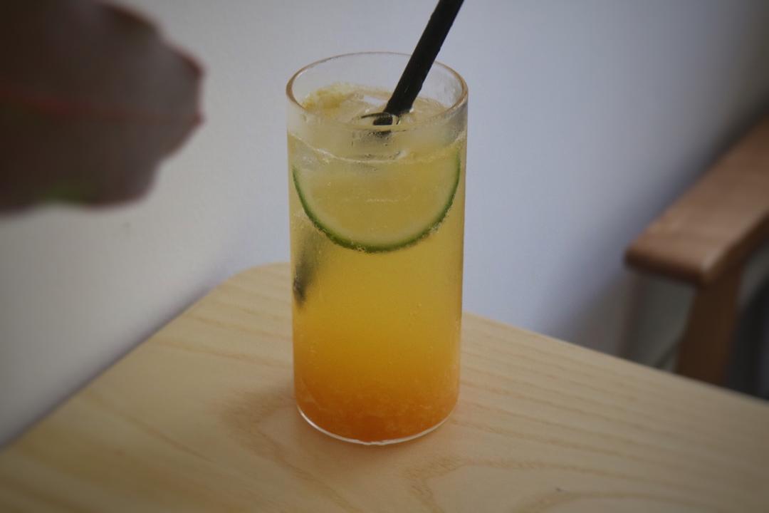 蜂蜜芒果苏打水