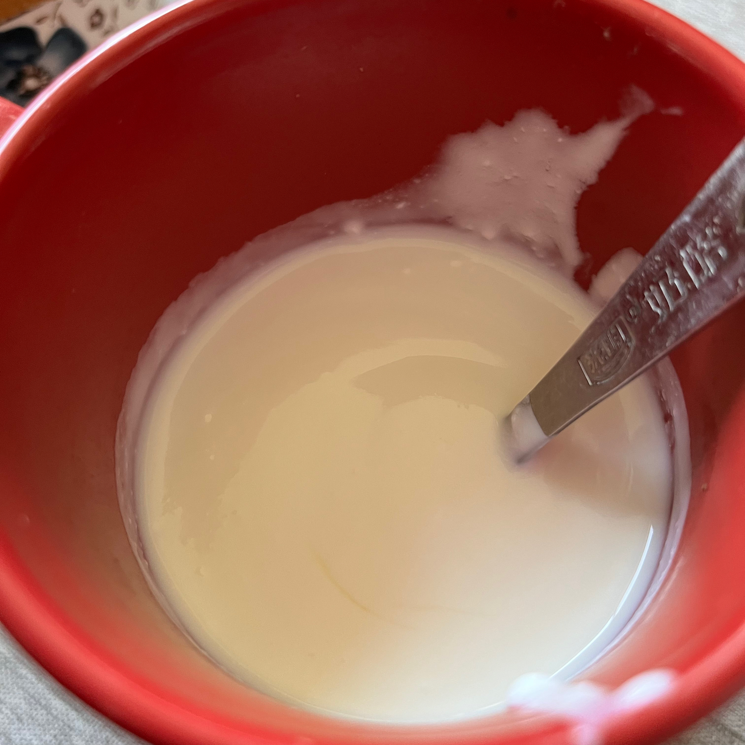 自制酸奶，没有酸奶机，也没有乳酸菌粉，也做成了老酸奶……不过家里得有个带发酵功能的烤箱才行……