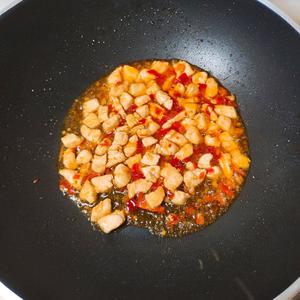 超下饭的剁椒鸡丁的做法 步骤5