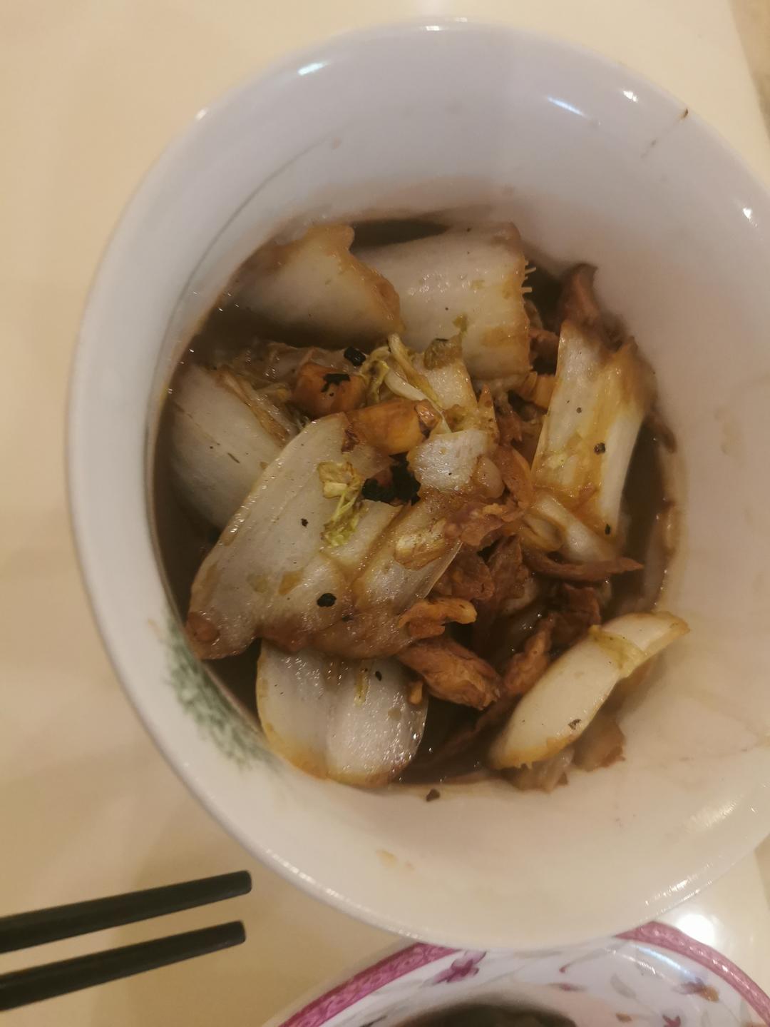 白菜炒肉（包白菜，用料少，小孩爱）