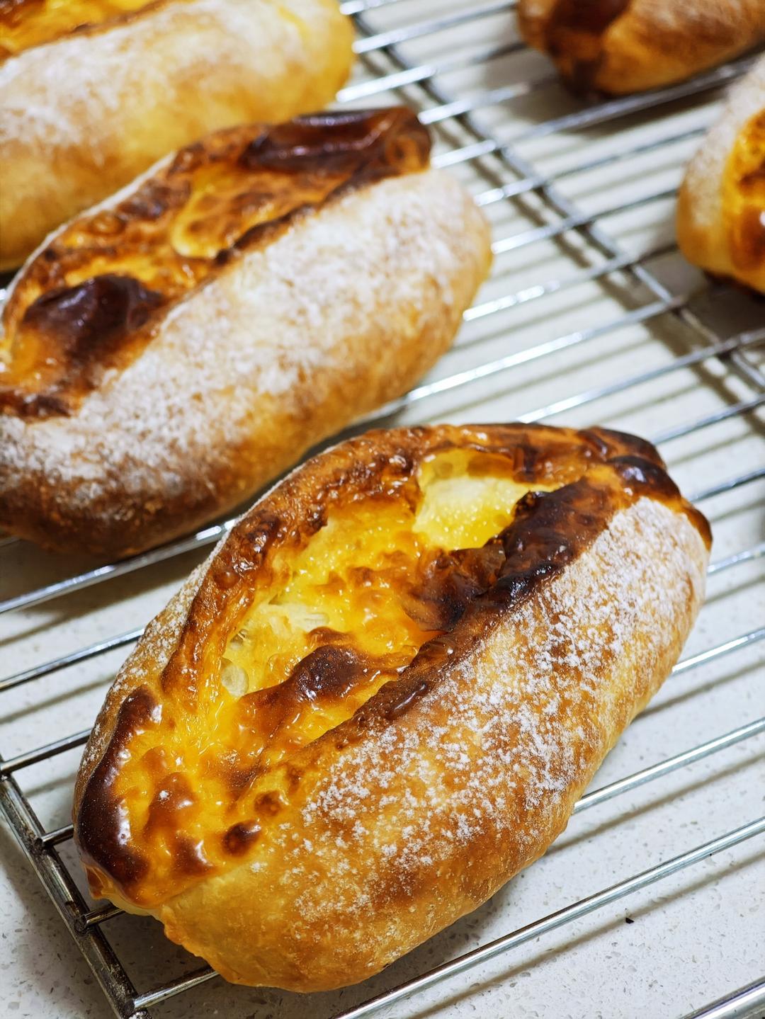 秋冬就应该吃甜蜜蜜的东西~蜜薯岩烧乳酪面包！