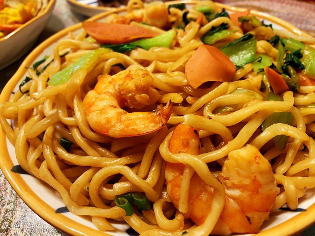 黄姐小厨做的鲜虾炒面|寻味手札