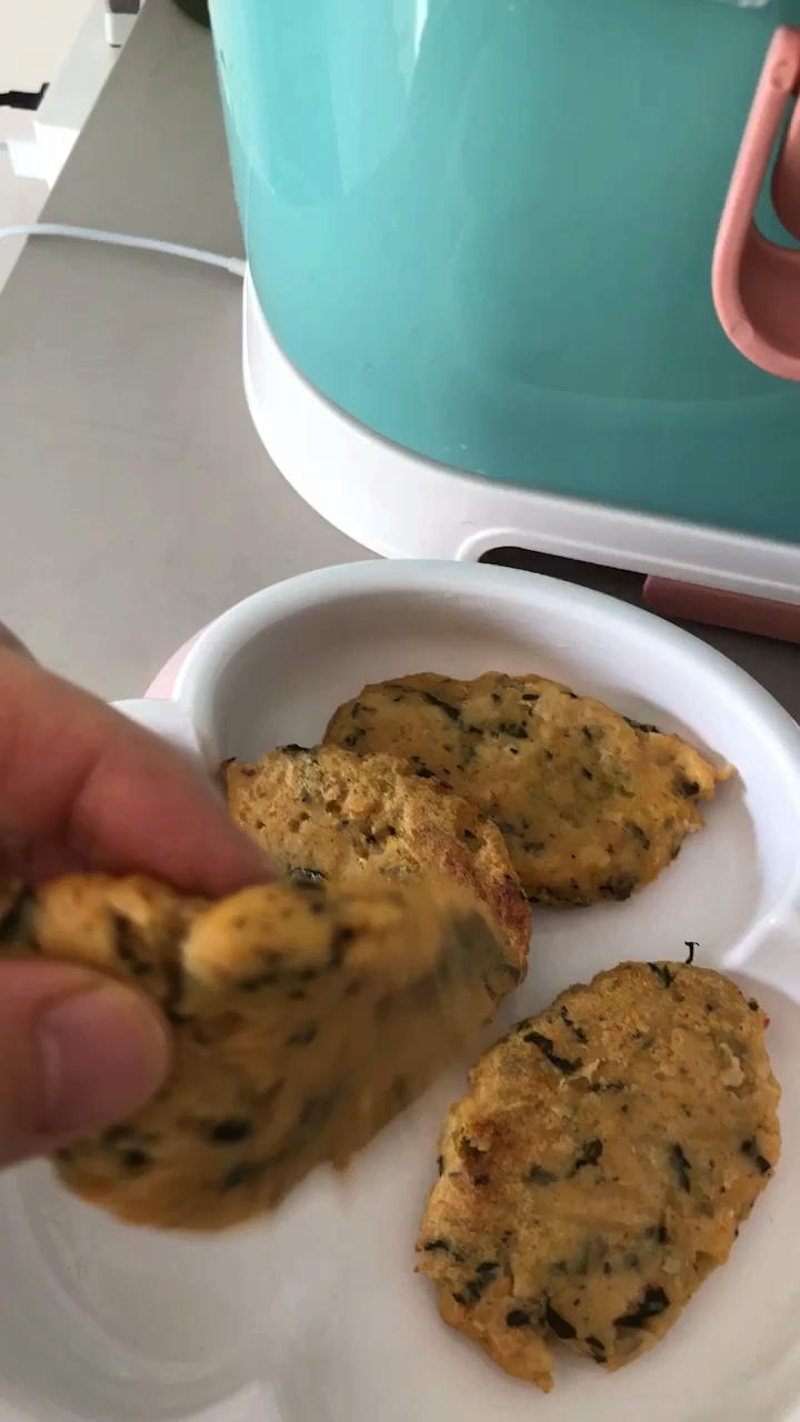 这样做饭宝宝抢着吃蔬菜鲜虾饼