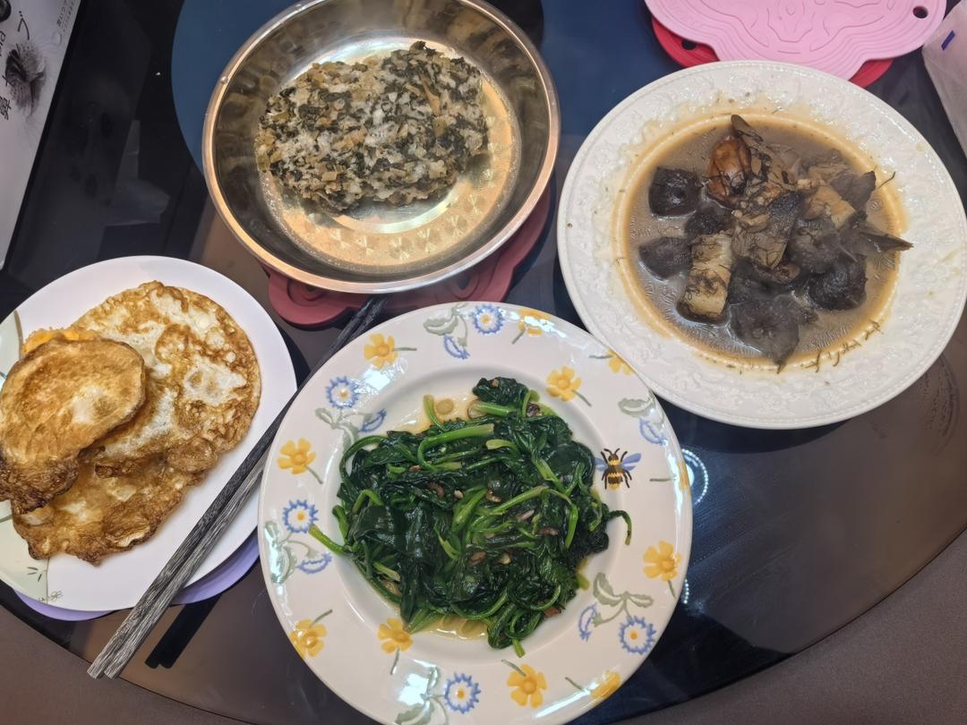 不涩口又嫩的清炒菠菜