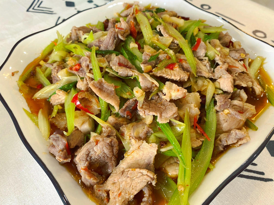下饭芹菜炒肉
