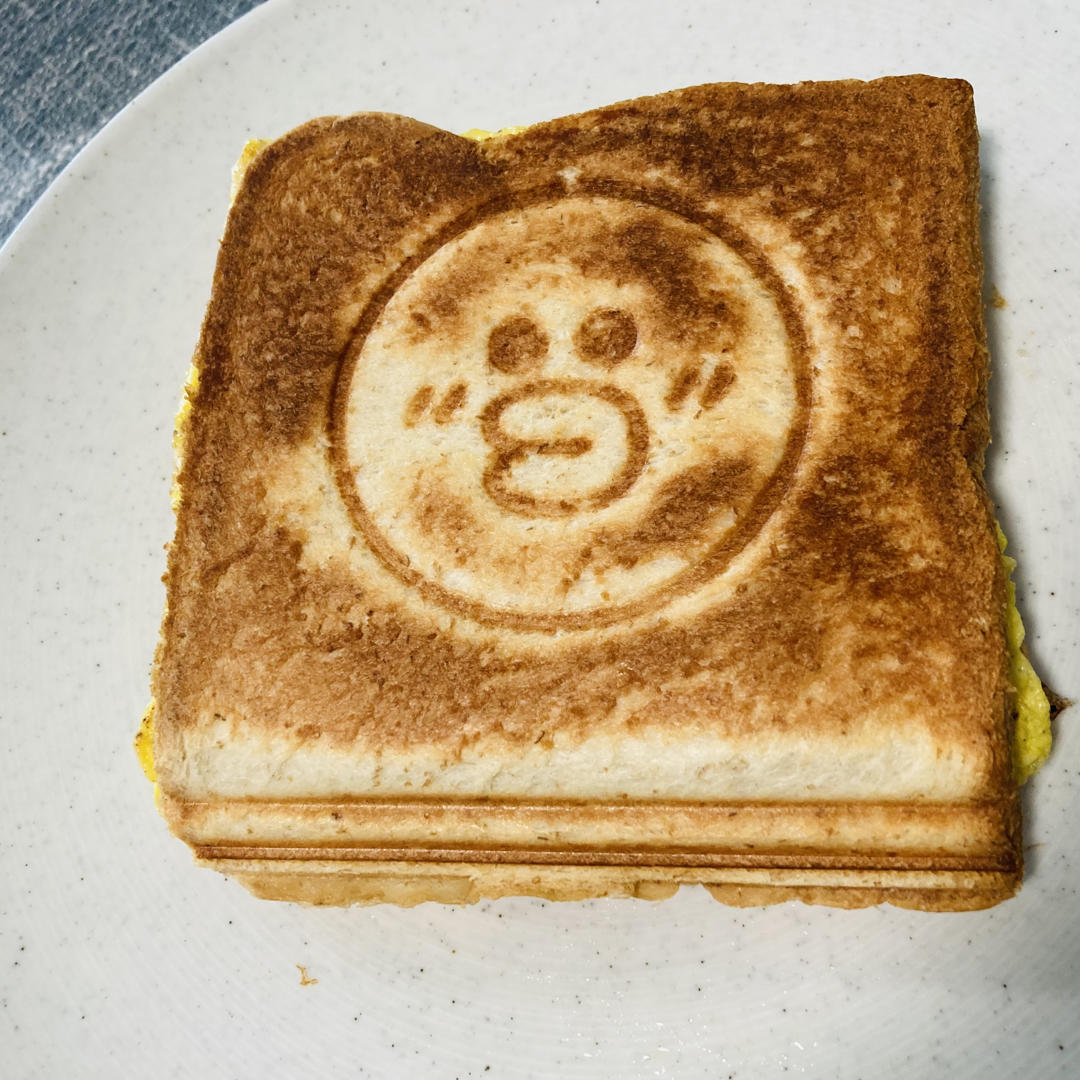 虾仁鸡蛋三明治