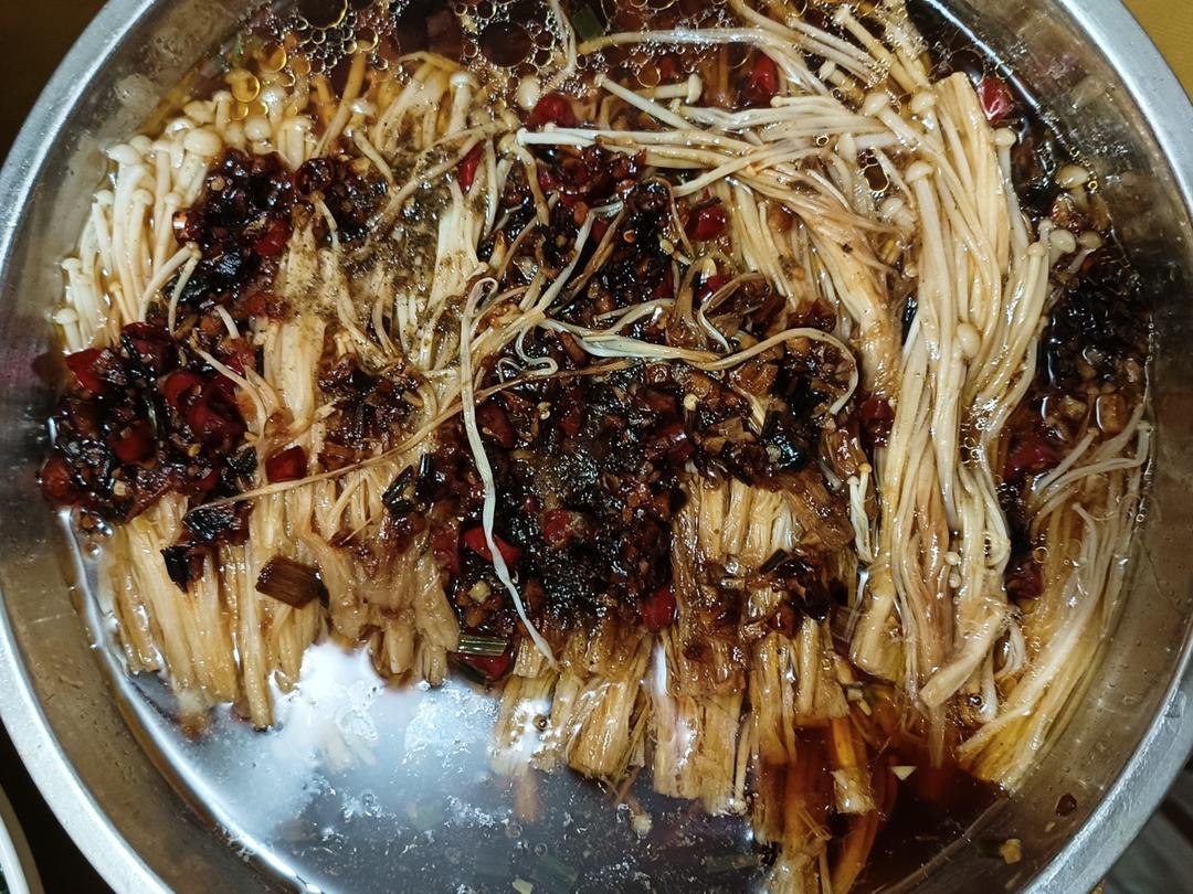 超级下饭的蒜蓉金针菇！好吃到爆