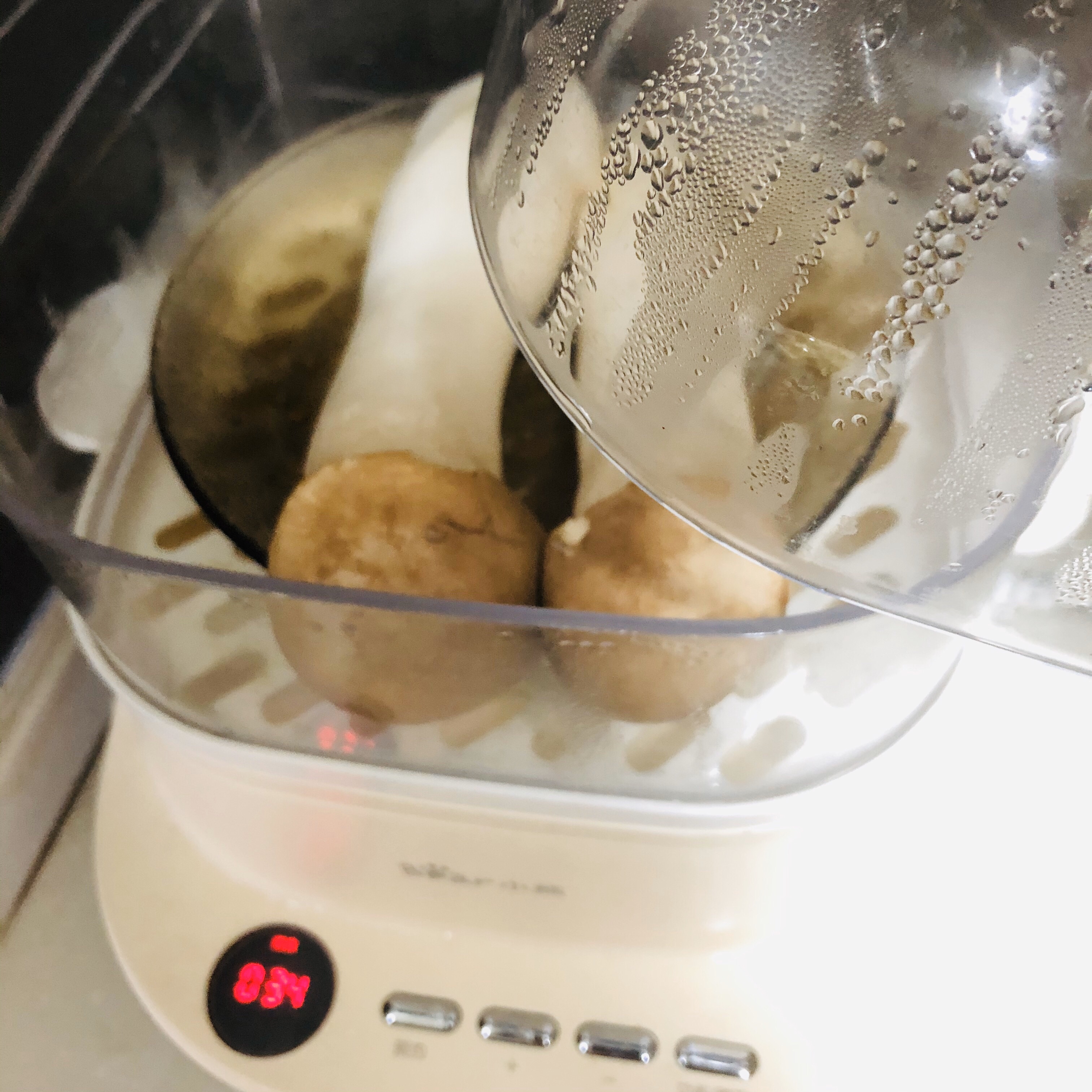 👏🏻超好吃凉拌系列之四：凉拌杏鲍菇的做法 步骤1