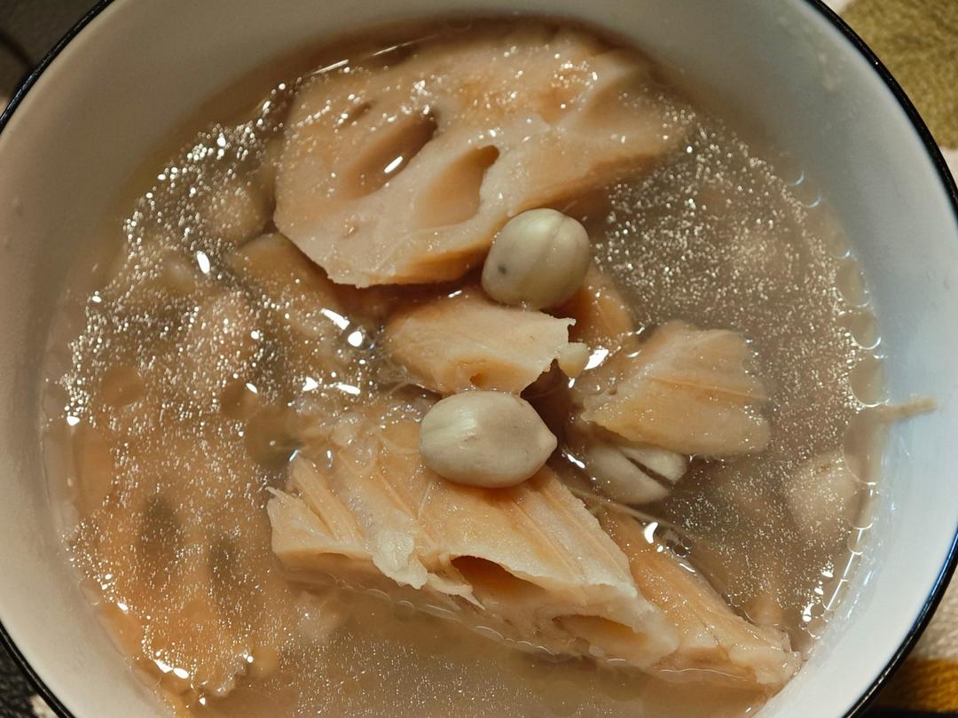 煲一款汤好喝材料也好吃的汤花生莲藕汤