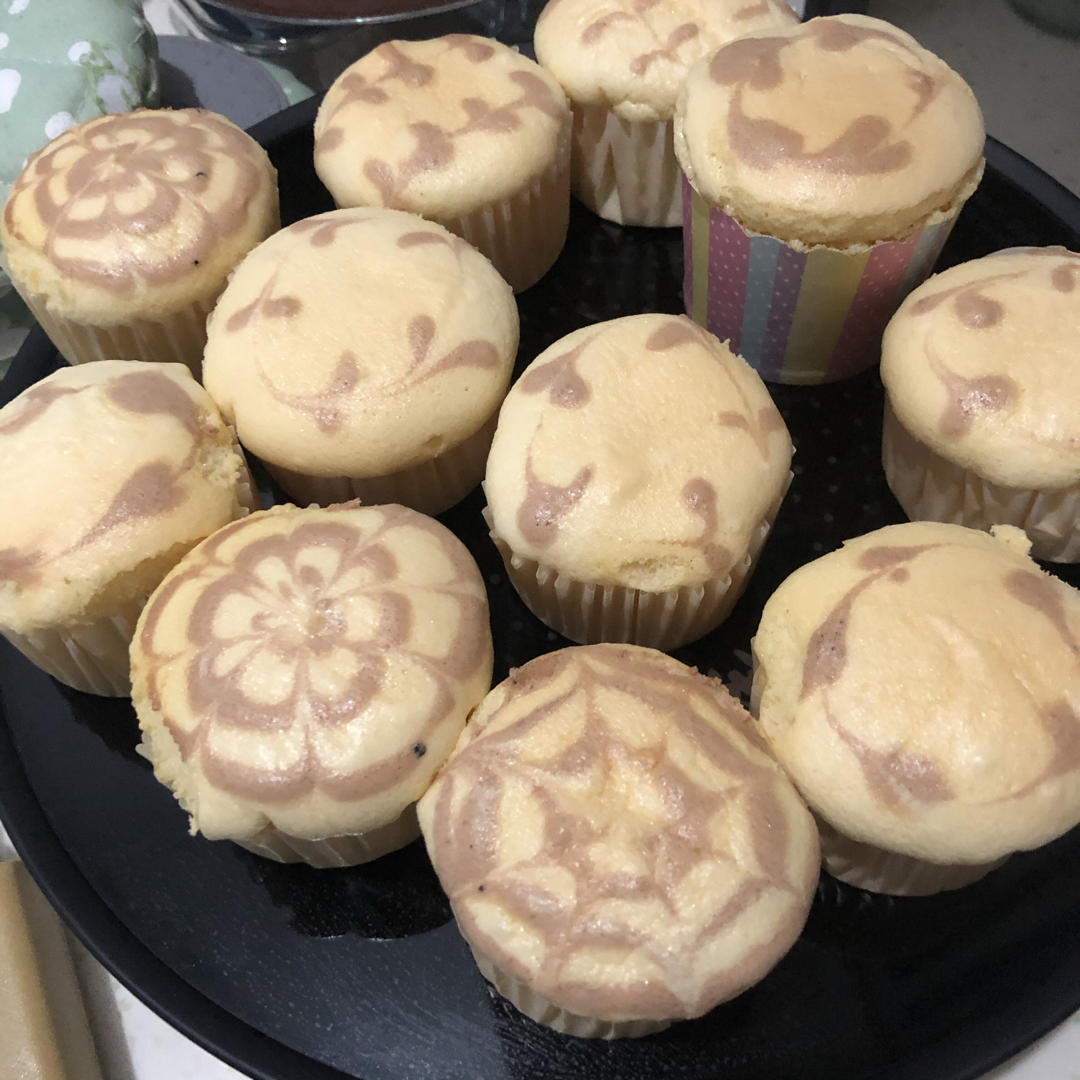 不塌不回缩的漂亮拉花杯子蛋糕