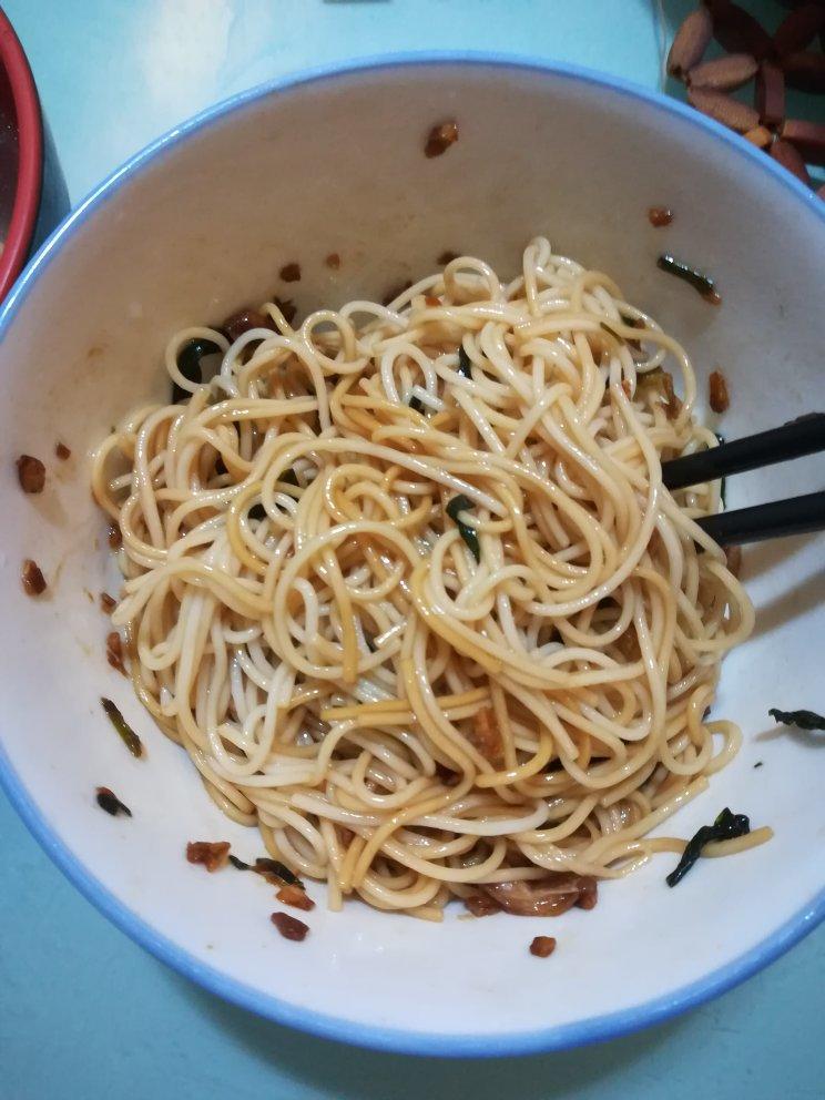 10分钟搞定的一碗葱油拌面