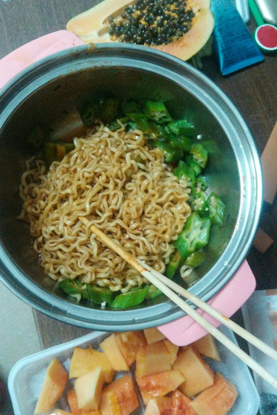 火鸡面（辣鸡面）