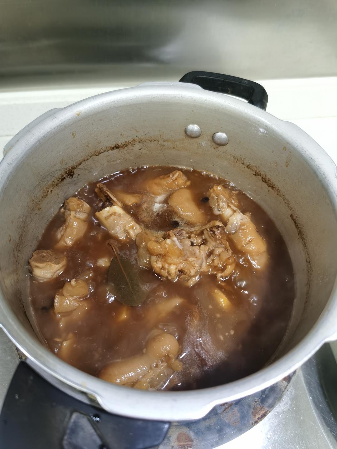 美味的家常菜：红烧猪蹄