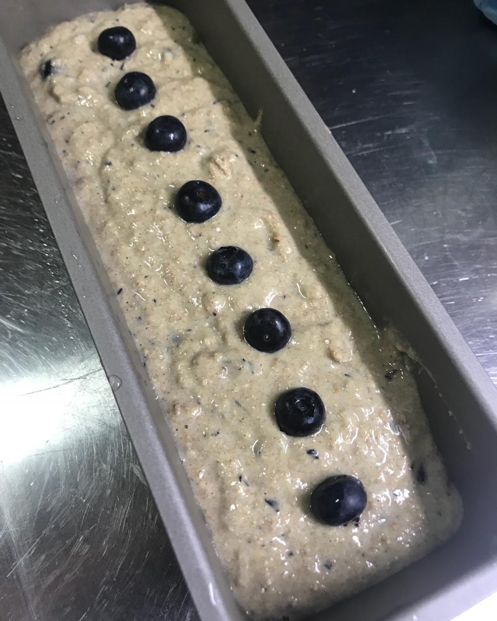 无油无糖香蕉蓝莓全麦杂粮蛋糕