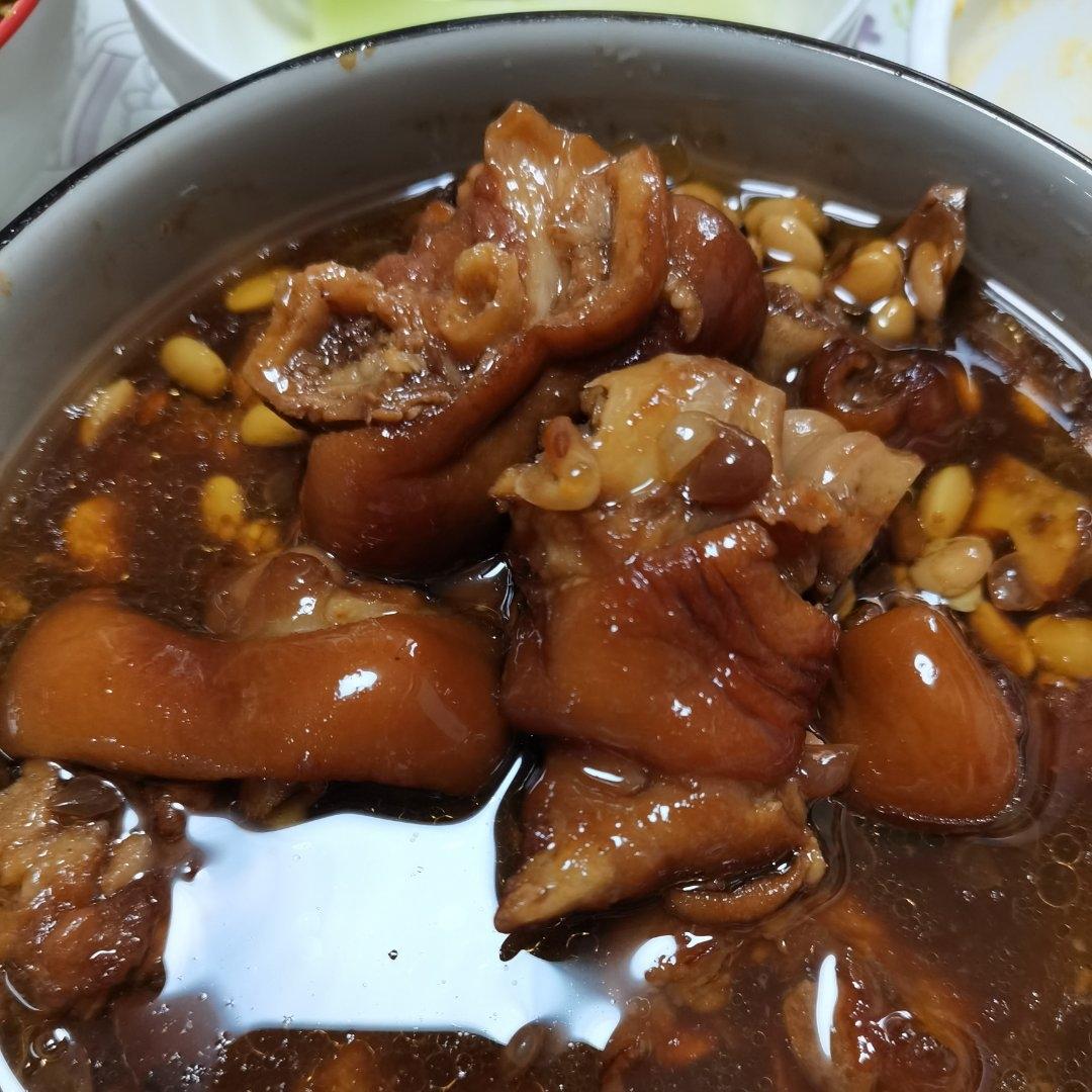流口水的黄豆炖猪蹄