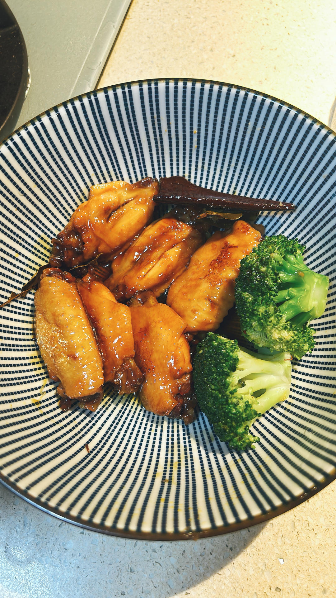 吮指梅酱鸡翅