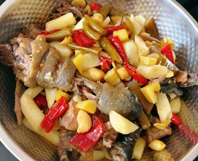 仔姜山药烧乌鸡公的做法