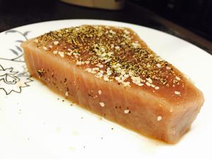 日式香煎黑椒芝麻金枪鱼 吞拿鱼Seared Tataki的做法 步骤2