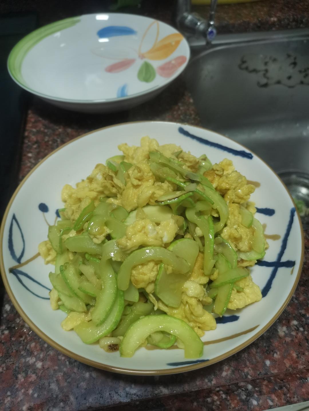 清香的西葫芦炒鸡蛋