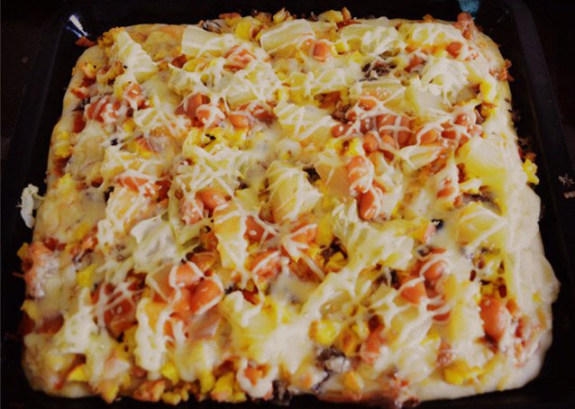 薄饼脆皮火腿pizza