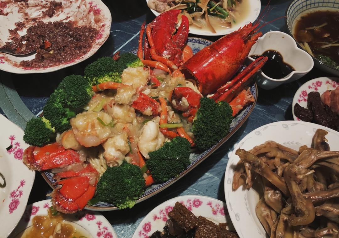老广东酒楼的龙虾伊面
