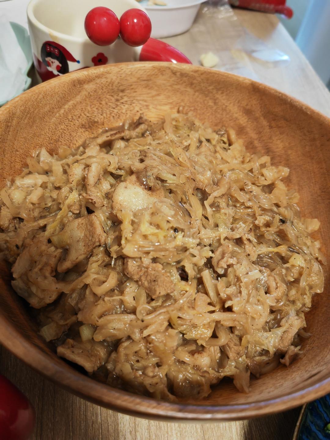 东北酸菜猪肉炖粉条