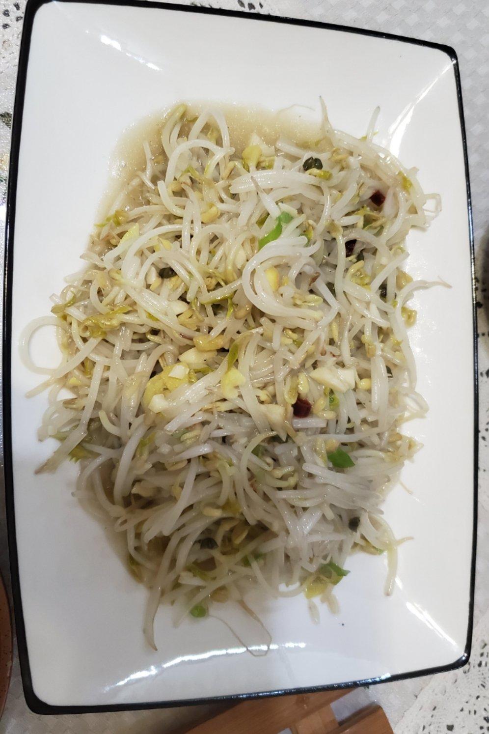 厨师长教你：“炝炒绿豆芽”的家常做法，味道非常赞