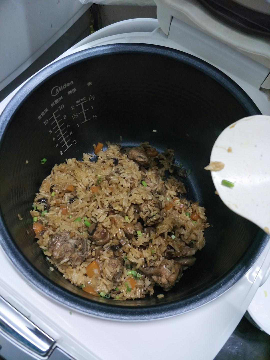 喷香排骨焖饭（爆好吃）