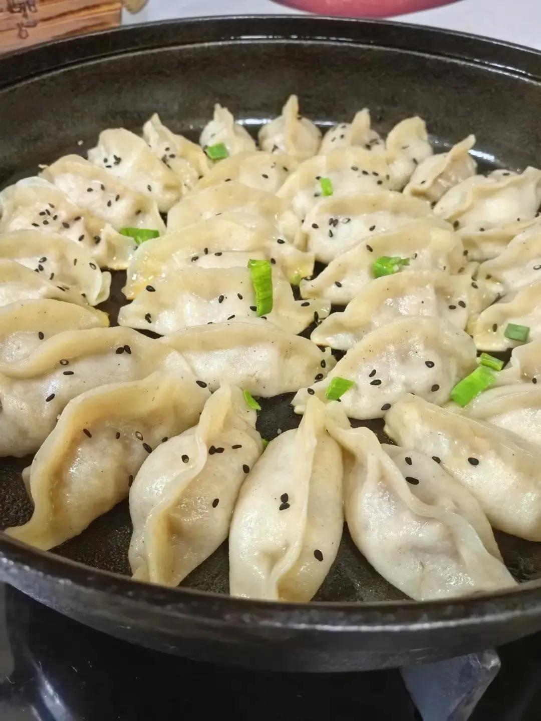 鲜肉锅贴/家常锅贴饺/纯手工擀皮版本